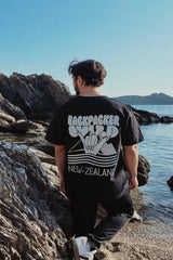 T - SHIRT UNISEX - BACKPACKER NEW - ZEALAND BLACK - Backpacker Clothing
